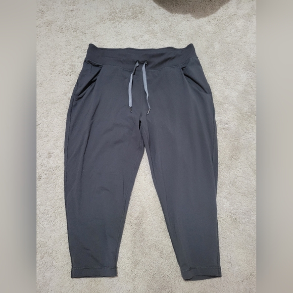 Lululemon Ready to Rulu Jogger Crop 21 " Size 12 - Picture 6 of 10